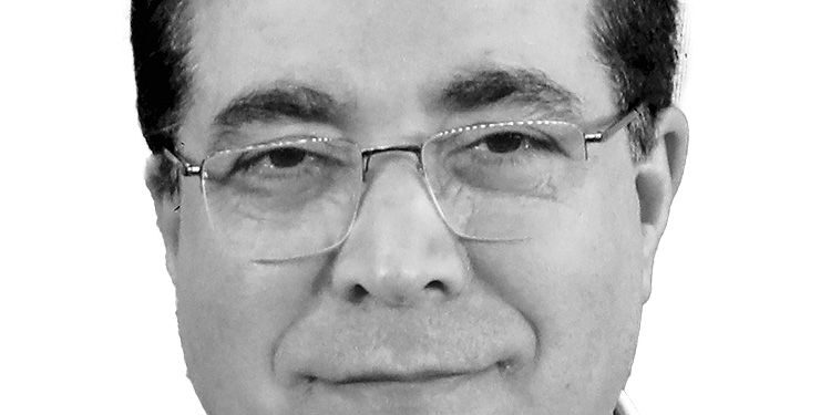 دو راهی حساس سیاستگذاران برای عبور از بحرانهای اقتصادی ایران