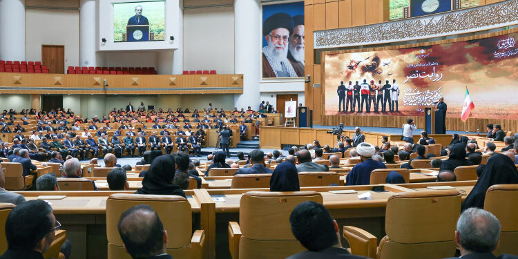 پزشکیان: سپردن مسئولیت‌ها به افراد توانمند، زمینه‌ساز پیشرفت و تقویت اعتماد مردم است