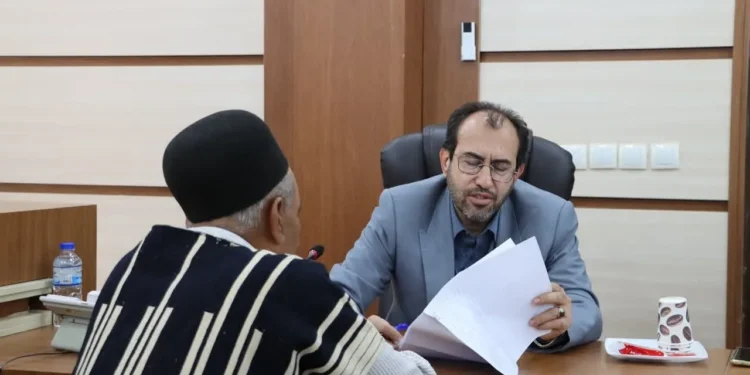 رسیدگی به مشکلات حقوقی و قضایی ۳۷ نفر از مراجعین توسط رئیس کل دادگستری خوزستان