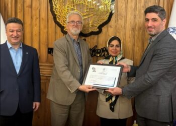 صدور نخستین پروانه وکالت تخصصی در کانون وکلای گیلان
