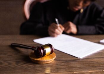 جعاله چیست؟ بررسی شرایط، طرفین و احکام آن در قانون مدنی