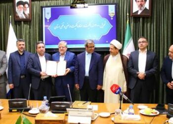آئین تحویل و رونمایی از ۱۲۵۰۰ برگ سند مالکیت دولتی و اراضی وقفی در خراسان رضوی