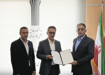 تفاهم‌نامه همکاری بین کانون وکلای ایلام و دانشگاه علمی‌کاربردی