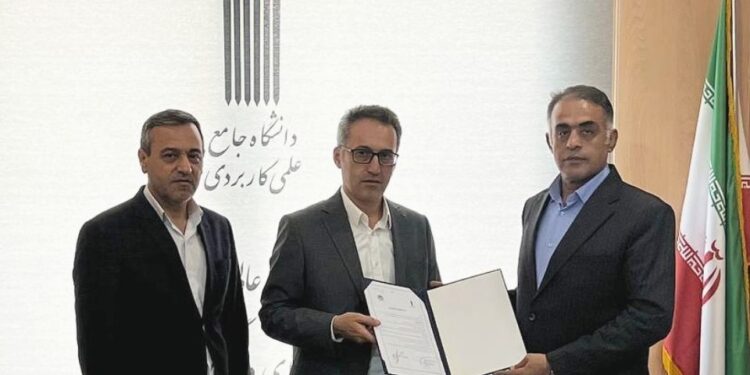 تفاهم‌نامه همکاری بین کانون وکلای ایلام و دانشگاه علمی‌کاربردی