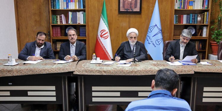 بازدید میدانی رئیس قوه قضاییه از محاکمه متهمان تراستی
